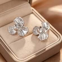 1 Đôi bông tai thời trang nữ, kiểu dáng tối giản hình hoa sen, thiết kế độc đáo. - Bạc - Xem 2