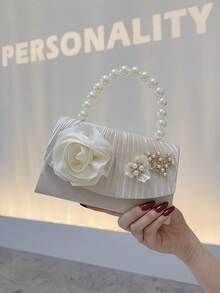 Bolso de mano estilo francés con perlas de camelia, embrague de satén plisado elegante para banquete de boda - Beis - Ver 2