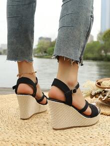 Giày sandal nữ mùa hè mới, thoải mái và thời trang, đa năng, kiểu sandal quai ngang mắt cá chân, phong cách nghỉ dưỡng biển, phù hợp để mang lâu, toát lên vẻ thanh lịch, sandal đế xuồng, sandal đế xuồng dày đa chức năng, giúp tăng chiều cao và làm thon gọn chân. - màu đen - Xem 5