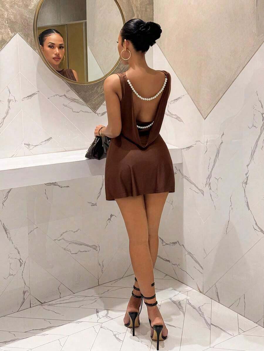 2025 New V-Neck Sleeveless Ruched Waist Open Back Pearl Chain Decor A-Line Mini Dress, Elastic Satin, Brown, Suitable For Birthday Party, Valentine's Day, Halloween, Christmas, Wedding Pearl Back Dress Womens Dress Bodycon Dress White Dress Backless Dress - màu nâu - Xem 1