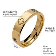 女款 2 件組不鏽鋼單排四葉草鑲鑽簡約立方鋯石鍍金疊戴戒指 - 四葉草套裝金色 - 查看 3