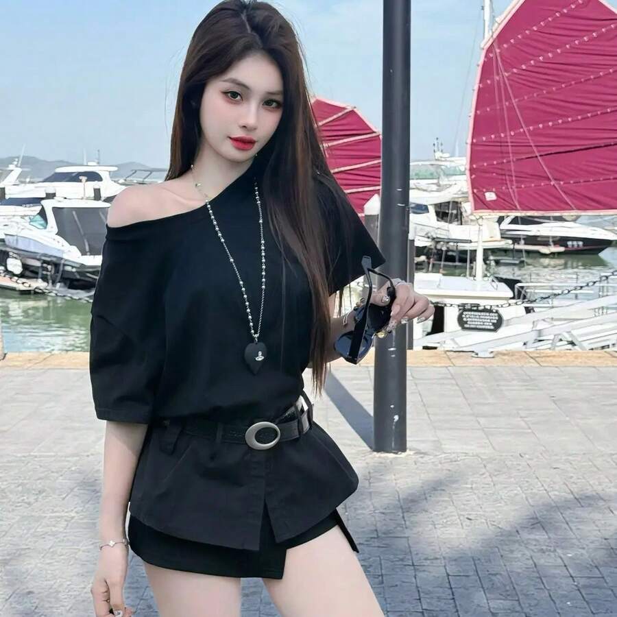 A Pure And Charming Slim-Fit Dress For Slightly Curvier Girls. A New Summer Design, A Short-Sleeved T-Shirt Dress With A Drawstring. - Black - View 1