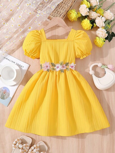 Đầm màu vàng trơn kiểu dáng thường ngày cho bé gái, mùa hè.