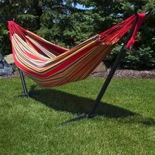 Hamaca portátil, hamaca de camping portátil a rayas, hamaca de descanso al aire libre con bolso, cuerda, antivuelco, sueño cómodo, adecuada para viajes al aire libre, campamentos y relajación en el patio trasero; hamaca de tela colorida con diseño antivuelco, incluye correas y bolsa de almacenamiento, adecuada para acampar al aire libre y en interiores; hamaca de jardín con bolso, fácil de instalar en el porche para viajar. - Multicolor - Ver 6