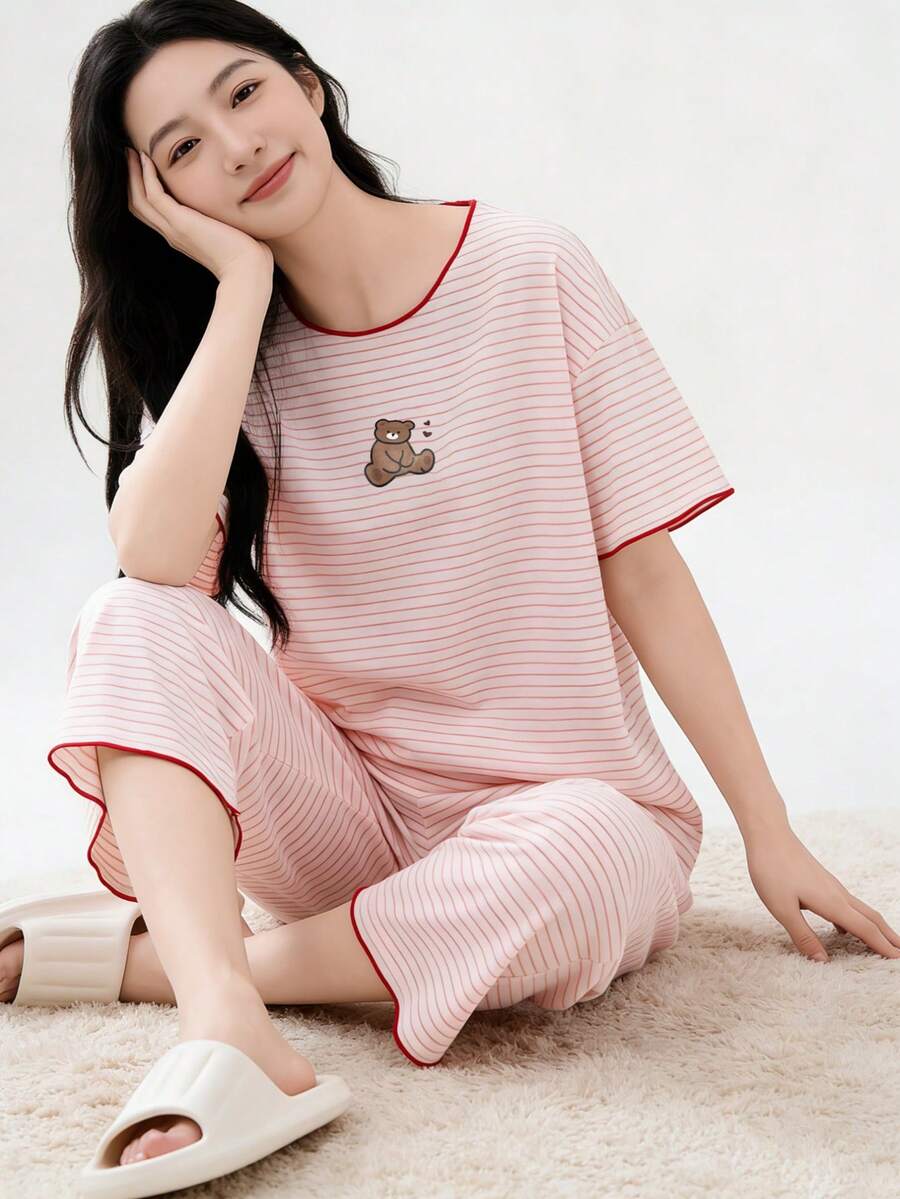 AICJ 2件套女士休闲纯色圆领短袖卡通熊格子睡衣套装,含七分裤,适合春夏穿着,母亲节礼物 - 淺粉色 - 查看 1