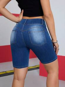 女士休闲破洞百慕大牛仔短裤，带拉链和口袋，中等弹力面料 - 深色水洗藍 - 查看 5