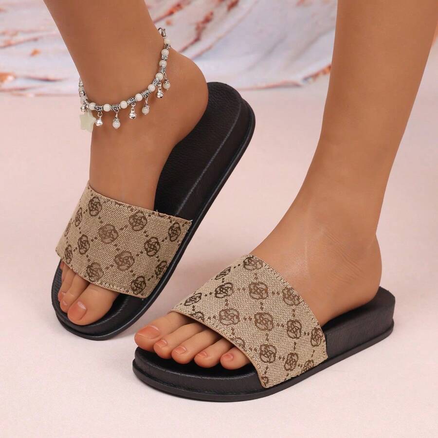 夏季女士露趾一脚蹬凉鞋，跨境时尚新款舒适女士平底拖鞋，大码女士沙滩鞋