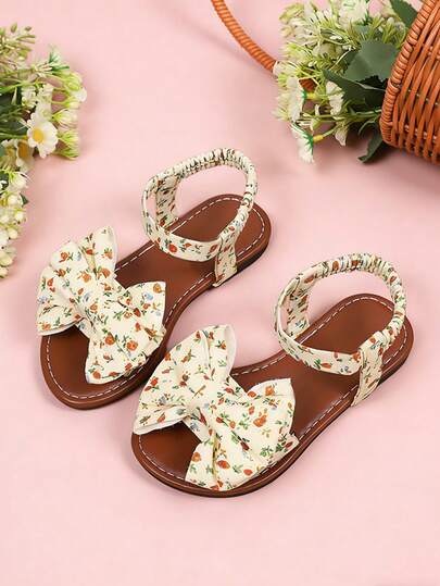 1 đôi sandal mùa hè cỡ lớn cho bé gái, kiểu dáng đồng quê với đế mềm màu nâu cổ điển, khóa dán tiện lợi để dễ dàng mang vào/tháo ra, phù hợp cho bé gái từ 3-15 tuổi, có thể phối cùng váy hè.