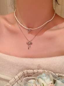 1 chiếc vòng cổ choker nữ kiểu dáng tinh tế, nữ tính, hình nơ rỗng, đính ngọc trai giả và đá rhinestone. - Bạc - Xem 4