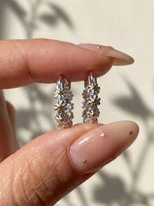 1 Đôi bông tai hình hoa cúc bằng bạc sterling 925, thời trang và tinh tế, phù hợp để đeo hàng ngày. - bông tai - Xem 2