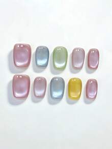 这款10支装眼影盘采用梦幻般的粉彩马卡龙色调，包含柔和的樱花粉、朦胧的婴儿蓝、清新的薄荷绿和奶油柠檬黄，并带有光泽如玻璃般的猫眼妆效，散发着温柔清新的春日气息。高光泽的质地和短方形的眼型，打造出流畅、修饰手型且百搭的日常妆容。这款甜美的眼影盘能为任何造型增添一丝少女活力，是日常通勤、春日郊游、约会和休闲聚会的理想之选。 - 彩色 - 查看 1