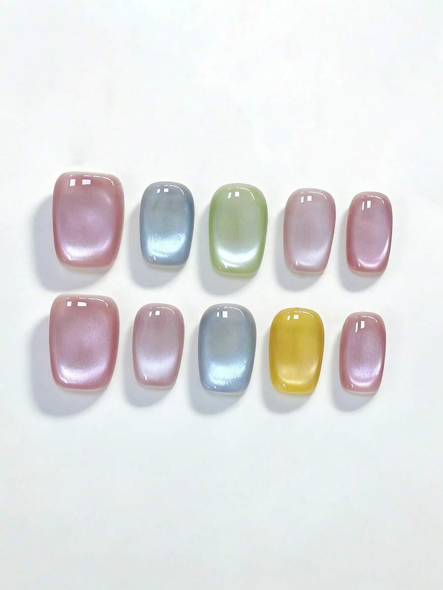 这款10支装眼影盘采用梦幻般的粉彩马卡龙色调，包含柔和的樱花粉、朦胧的婴儿蓝、清新的薄荷绿和奶油柠檬黄，并带有光泽如玻璃般的猫眼妆效，散发着温柔清新的春日气息。高光泽的质地和短方形的眼型，打造出流畅、修饰手型且百搭的日常妆容。这款甜美的眼影盘能为任何造型增添一丝少女活力，是日常通勤、春日郊游、约会和休闲聚会的理想之选。 - 彩色 - 查看 1