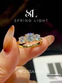 总重1克拉的三石莫桑石订婚戒指，S925纯银简约浪漫戒指，永恒戒指，结婚纪念日戒指，奢华珠宝礼品 - 金色 - 查看 1