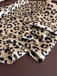 1 Stück Damen Retro Leopardenmuster dünner quadratischer Kunstseidenschal, leicht für Frühling/Sommer tägliche Kleidung und Kleidungszubehör - Kaffee mit Leopardenmuster - Übersicht 4