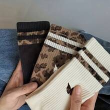 3双装女士个性化中筒袜，适合日常户外休闲穿着，时尚豹纹运动袜，条纹过膝袜 - 彩色 - 查看 4