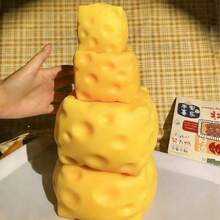 仿真超大奶酪挤压减压玩具，慢回弹，创意豆腐球，手持减压球，成人趣味恶作剧礼物，新奇成人挤压玩具，完美的生日或节日礼物 - 彩色 - 查看 2