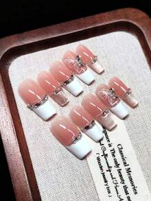 Uñas postizas medianas en forma de T hechas a mano, de color rosa nude con puntas francesas blancas, efecto ombré, puntas francesas de ojo de gato rosa, con purpurina fina de perlas, líneas blancas pintadas a mano, patrón de mariposa blanca, con cristales cuadrados y en forma de hoja con perlas blancas, brillantes y encantadoras, delicadas y elegantes, soñadoras y reutilizables - Rosa - Ver 6