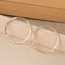 几何凹凸圆形耳环，适合女士参加派对、婚礼、简约时尚日常佩戴，是彰显个性的珠宝礼物。 - 金色 - 查看 4