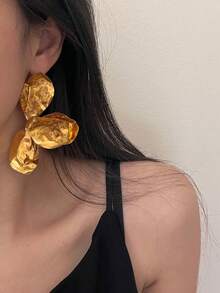 1 Pair Asymmetric Asymmetrical Metal Flower Earrings, European And American Style Personalized Fashion Exaggerated Large Earrings For Women, Girls, Travel, Wedding, Party, Birthday, Christmas Gift 2026 - Matte Gold - View 2