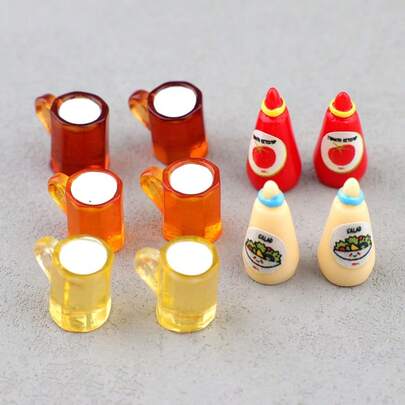 Bộ 10/5 món gồm cốc bia, tương cà, bông tai, mặt dây chuyền và phụ kiện móc khóa tự làm.