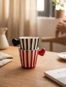1 bộ cốc cà phê đôi sọc đỏ đen có tay cầm hình trái tim, kèm thiệp chúc mừng lãng mạn nhân dịp lễ hội. - Nhiều màu - Xem 5