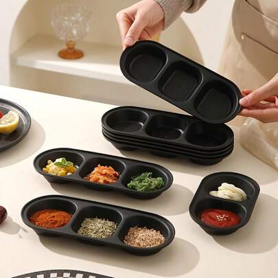 1 bát đựng gia vị chia ngăn bằng nhựa đen, có thể tái sử dụng, lý tưởng để đựng nước tương, gia vị và các món ăn kèm trong nhà hàng, quán sushi, tiệc tùng, tiệc lẩu, dã ngoại, cắm trại và các sự kiện nướng BBQ.