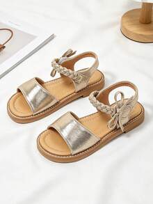 Girls Sandals Braided Strap Bow Metallic Finish Sandals Toddler Kids Summer Beach Shoes Zapato Niña Sandalias Para Niñas Delicate Fashion Style Open Toe Adjustable Strap Flat Sole Comfortable Wear Zapatos Para Niñas Little Girls Sandals Braided Detail Bow Accent Metallic Shine Daily Casual Vacation Party Sandalias Verano Playa Niña Calzado Infantil Moda Punta Abierta Ajustable Plano Brillante Ligero Antideslizante - 金色 - 查看 4
