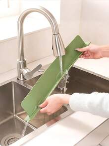 1pc Silicone Sink Splash Guard, Sink Suction Cup Water Barrier, Portable Kitchen Countertop Splash Guard, Kitchen Raised Splash Guard, Reusable Sink Water Barrier, Sink Waterproof Partition, Splash Guard - View 3