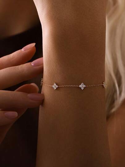 SereneSpark 1 chiếc vòng tay bạc 925 cao cấp hình cỏ bốn lá đính đá Cubic Zirconia, thích hợp cho nữ, dùng hàng ngày, hẹn hò, du lịch, đám cưới, tiệc tùng, quà tặng ngày lễ.