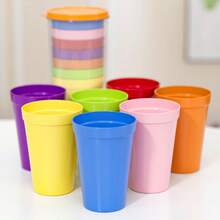 7 Stück/Set tragbarer Regenbogen Reisebecher Set - 7-farbige Plastikbecher für Outdoor-Picknicks, Wanderungen und den täglichen Gebrauch - stapelbar, vielseitige Becher zum Trinken, Spülen, als Mini-Vasen oder für kreative Aufbewahrung - Verschiedenfarbig - Übersicht 5