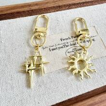1pc Unisex Unique Star Sunburst Design Metal Keychain Pendant, Elegant Accessory, Couple Gift, Bag Charm - Gold - View 3