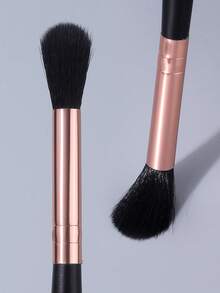 1Pc Fluffy Highlighter Brush, Soft Non-Shedding Black & Rose Gold Makeup Brush For Cheek & Eye Highlight Blending, Portable Cosmetic Tool - Black - View 7