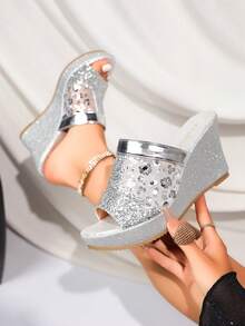 Giày sandal đế xuồng cho nữ, sandal cao gót chất liệu bóng bẩy sang trọng, sandal buộc dây, giày dép mùa hè ngoài trời, dép nữ đa năng thời trang mới, sandal siêu cao gót, gợi cảm cho hoạt động ngoài trời, đám cưới, tiệc tùng, sandal đế xuồng hở mũi, thiết kế khóa cài, chất liệu lấp lánh, lựa chọn thời trang mùa hè lý tưởng, sandal nữ cao gót 8cm, thanh lịch, phong cách sinh viên, trang phục đi nghỉ mát, thời trang, phong cách boho dễ thương, đám cưới, tiệc tùng, gợi cảm, dép đế xuồng, phong cách mùa hè - Bạc - Xem 2
