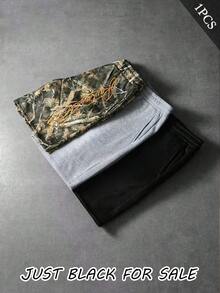 1 chiếc quần short đen dáng casual, thể hiện phong cách giản dị với thiết kế tối giản, chất liệu polyester mềm mại suốt cả ngày, dù bạn dạo phố trong tiết trời mát mẻ hay thư giãn thoải mái, chiếc quần này cho phép bạn dễ dàng chuyển đổi giữa thời trang và sự thoải mái, thể hiện phong cách nam tính của bạn. Mùa hè - màu đen - Xem 7