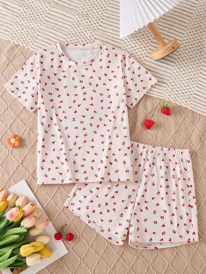 This Sweet Summer Girls' Pajama Set Features A Soft Ivory Base Color With Vibrant Red Floral Patterns. The Top Has A Red Trim Collar, And The Shorts Are Also Adorned With The Same Charming Design, Making It An Ideal Choice For Casual Loungewear.