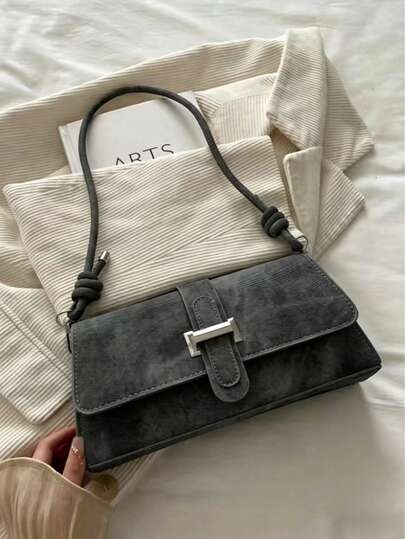 Túi xách đeo vai thời trang mới với họa tiết kim loại trang trí, phù hợp cho tiệc tùng, đi chơi, du lịch, mua sắm và sử dụng hàng ngày, có thể đựng tiền xu, điện thoại, cũng thích hợp làm túi công sở cho nữ nhân viên văn phòng, sinh viên và phụ nữ đi làm, một chiếc túi thanh lịch dành cho phái nữ.