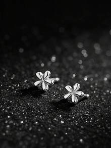1 Đôi bông tai bạc S925 hình cánh hoa nhỏ, kiểu dáng tối giản, cá tính, nhỏ nhắn, dễ thương, phù hợp với cả những người có tai nhạy cảm. - hoa - Xem 9