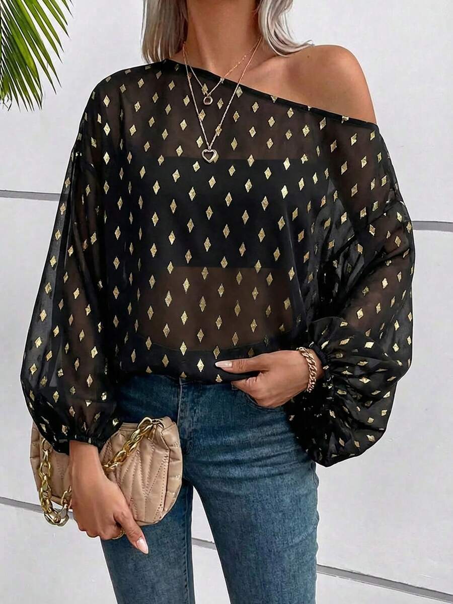 女士休闲箔印不对称领口衬衫，夏季海滩度假波西米亚风透视性感不对称宽松长袖T恤 - 黑色和金色 - 查看 1