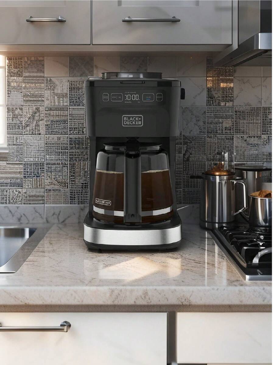 Black+Decker Programmable Coffee Maker With Permanent Filter And Automatic Brewing, 12 Cups - Above 2L - View 1