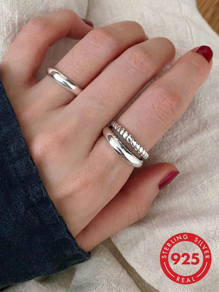 1 chiếc nhẫn bạc Sterling S925 hình oval, kiểu dáng tối giản, đa năng, phù hợp cho nữ đeo hàng ngày.