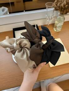 3条装女士时尚缎面蝴蝶结发带，适合日常佩戴，居家、洗脸、上学、海滩、办公室、派对、节日、生日、返校、新年、母亲节礼物等场合。 - 彩色 - 查看 1