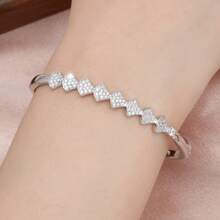 Vòng tay nữ nhiều lớp thanh lịch, với 8 họa tiết hình quạt khảm tinh tế tạo cảm giác sang trọng. - Bạc - Xem 1
