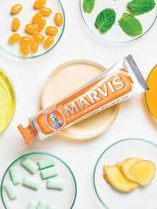 Marvis 85毫升生姜薄荷牙膏，独特生姜薄荷口味，美白防蛀，温和清洁配方，持久清新口气，意大利奢华牙膏。85毫升/2.87液盎司 - 生薑薄荷 - 查看 9