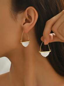 A Light Luxury Style Earring For Women, Versatile And High-End, Fan-Shaped Imitation Mother Of Pearl Design Earrings, Niche Fashion Earrings - Fan-shaped Shell - View 5