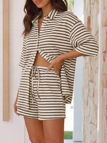 Bộ đồ thể thao dệt kim kẻ sọc dáng casual, gồm áo sơ mi cổ cài nút và quần short ống rộng cạp chun, thích hợp mặc hàng ngày, ở nhà, đi du lịch, công sở, đi biển vào mùa xuân/hè. Thanh lịch. - Cà phê - Xem 3