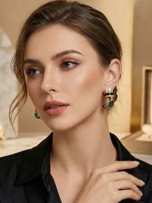 1 par de pendientes de estilo de corte vintage con gemas verdes para mujer, pendientes huecos de perla y oro retro, pendientes de botón de lujo tipo esmeralda, accesorios para vestidos de banquete - Multicolor - Ver 3