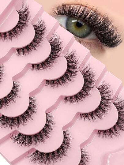 7对凌乱自然猫眼假睫毛，透明睫毛梗，打造猫眼妆效，柔软自然，条状假睫毛。可重复使用，漫画风格，假睫毛自然持久，明显放大双眼，佩戴舒适，适合日常佩戴、通勤、旅行、送礼、派对、伴娘、求婚礼物、海滩等场合。母亲节礼物。