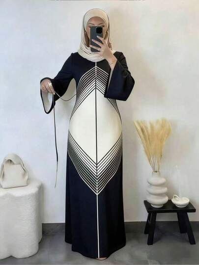 优雅阿拉伯风格长款连衣裙，圆领喇叭袖，针织面料，抽象图案，黑白配色