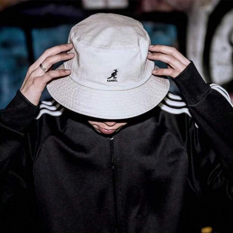 Kangol Kangaroo Hat With Letter Embroidery - A Fishing Hat For Winter With Added Insulation For Sun Protection.This Bucket-Shaped Hat Is Suitable For Both Men And Women And Is A  Brand Product. RO8I - 毛巾款-紅色[三標-高版] - 查看 1