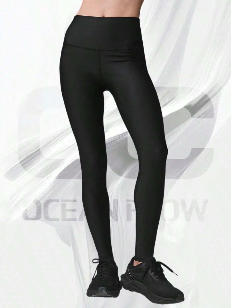 High-Waist Airlift Legging - Black - View 1